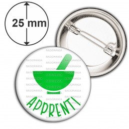 Badge 25mm Epingle Apprenti Préparateur en Pharmacie Mortier Vert Fond Blanc