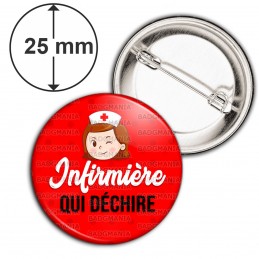 Badge 25mm Epingle Infirmière qui déchire - Tête Clin d'oeil Fond Rouge