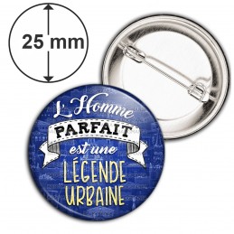 Badge 25mm Epingle L'Homme Parfait est UNE LEGENDE URBAINE